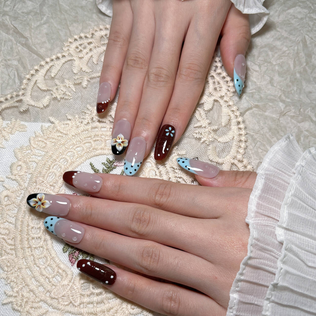 FASNAILS F59 Uñas Postizas Press On Artesanales con Flores y Relieve 3D Uñas Almendradas Largas Manicura Francesa Azul con Lunares Diseños Retro Elegantes Uñas Falsas de Gel Estilo Coquette Kit con Tabs adhesivos para uñas