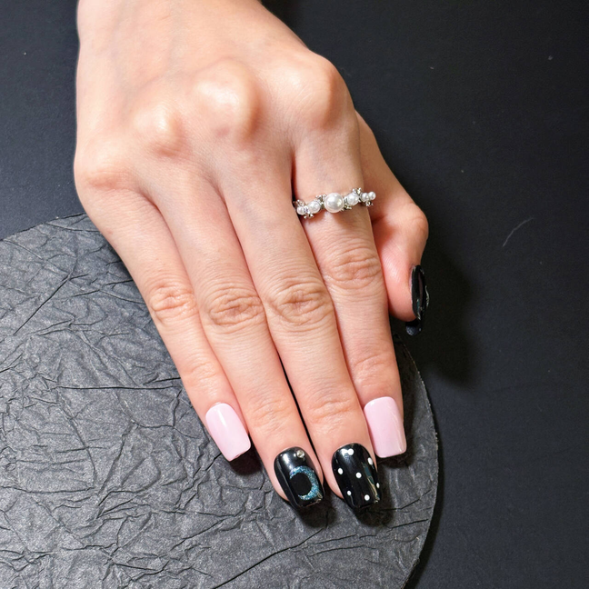 Fasnails F31 Uñas Postizas Press On de Galaxia y Planetas Uñas Cuadradas Cortas Negro y Rosa Pastel Diseños de Luna Luna Nueva Ojo de Gato Lunares Estilo Y2K Grunge Elegantes Uñas Falsas de Gel Kit con Tabs adhesivos para uñas