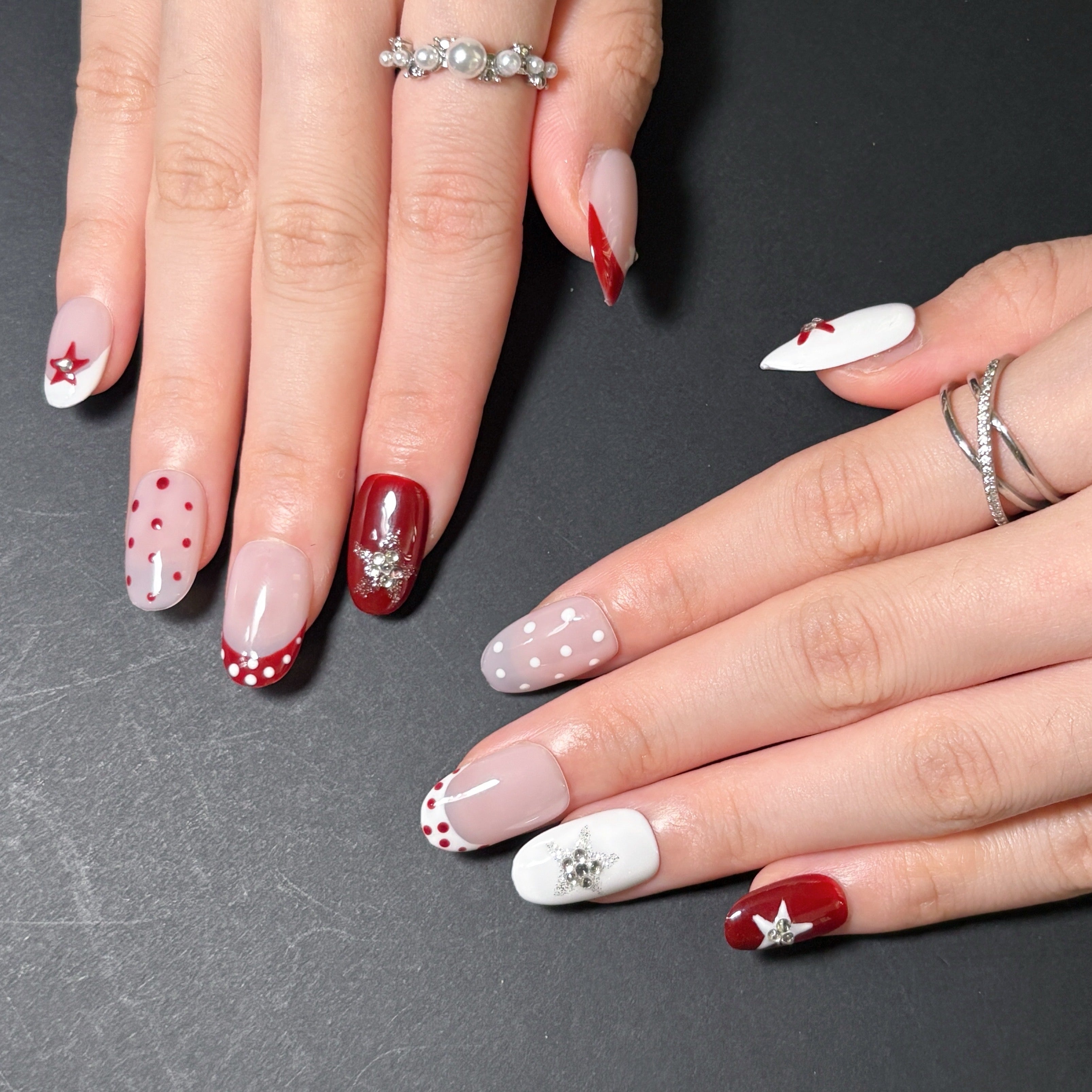 FASNAILS F61 Uñas Postizas Press On Artesanales con Estrellas de Cristales Uñas Almendradas Cortas Diseños Retro de Lunares Rojo y Blanco Manicura Francesa Elegantes Uñas Falsas de Gel Estilo Y2K Kit con Tabs adhesivos para uñas
