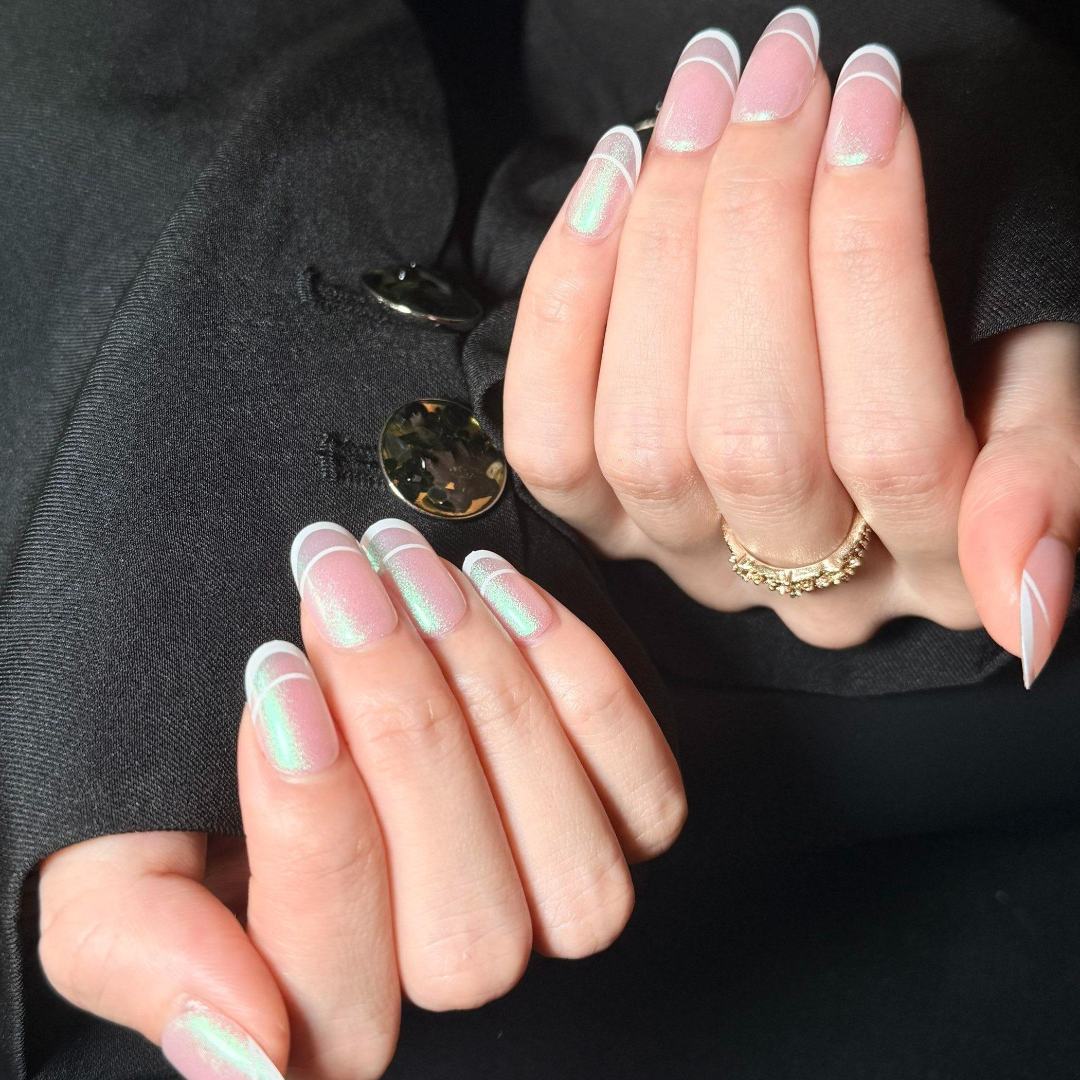 Uñas Press-On Artesanales Francesas Aurora | Elegante Forma Ovalada y Diseño Rosa Claro | Set de 24 Piezas con 2 Planillas de Gelatina | Reutilizables de ABS que No Dañan