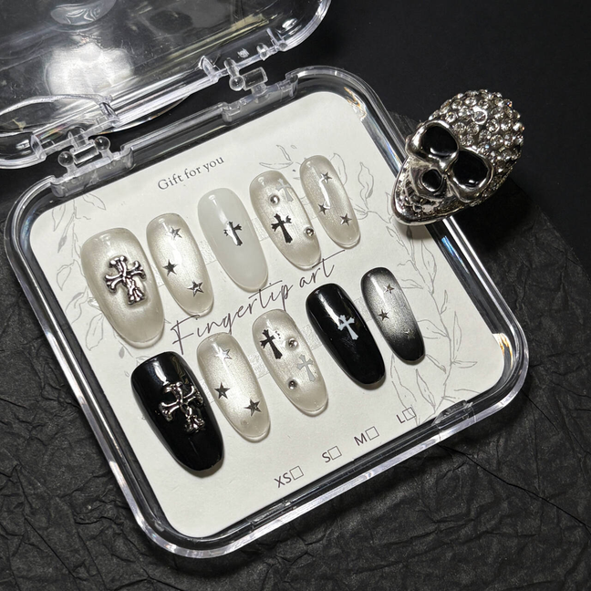 FASNAILS F57 Uñas Postizas Press On Artesanales con Cruz Metálica Uñas Almendradas Largas Ojo de Gato Plata Negro y Blanco Diseños Góticos Cyberpunk Elegantes Uñas Falsas Gel Kit con Tabs adhesivos para uñas