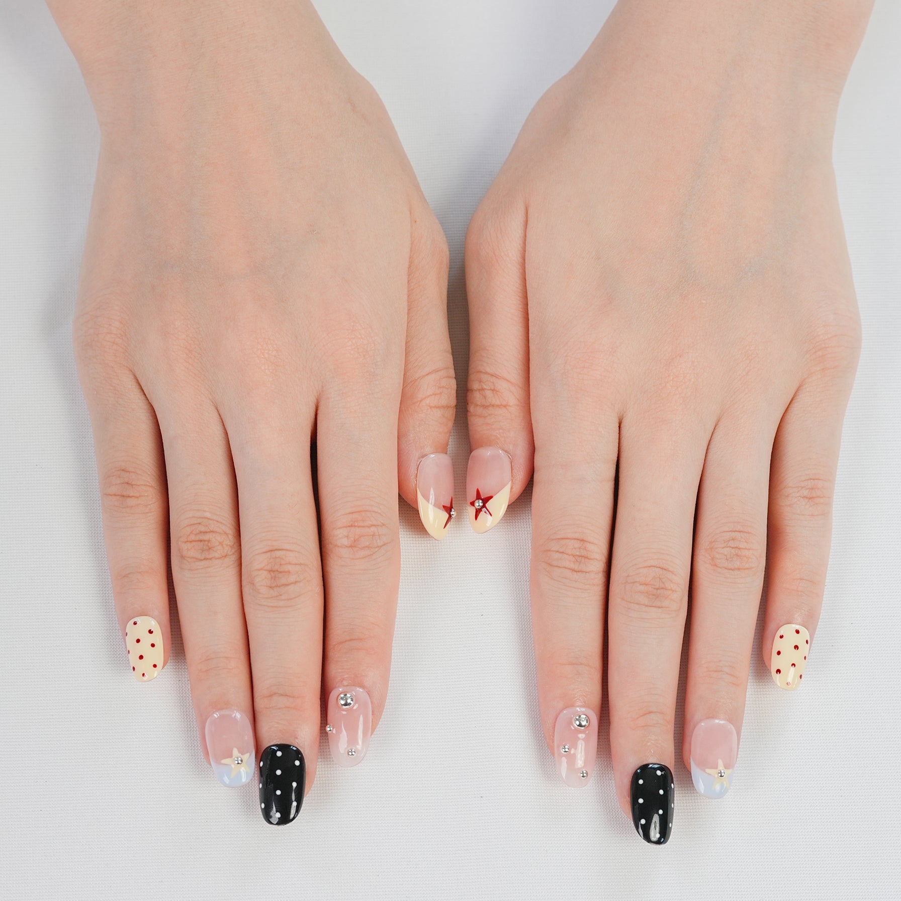 Fasnails Uñas Postizas Press On con Lunares y Estrellas Uñas Almendradas Cortas Negro y Amarillo Pastel Diseños Combinados Estilo Y2K Indie Elegantes Uñas Falsas Reutilizables de Gel para Mujeres Kit con Pegamento
