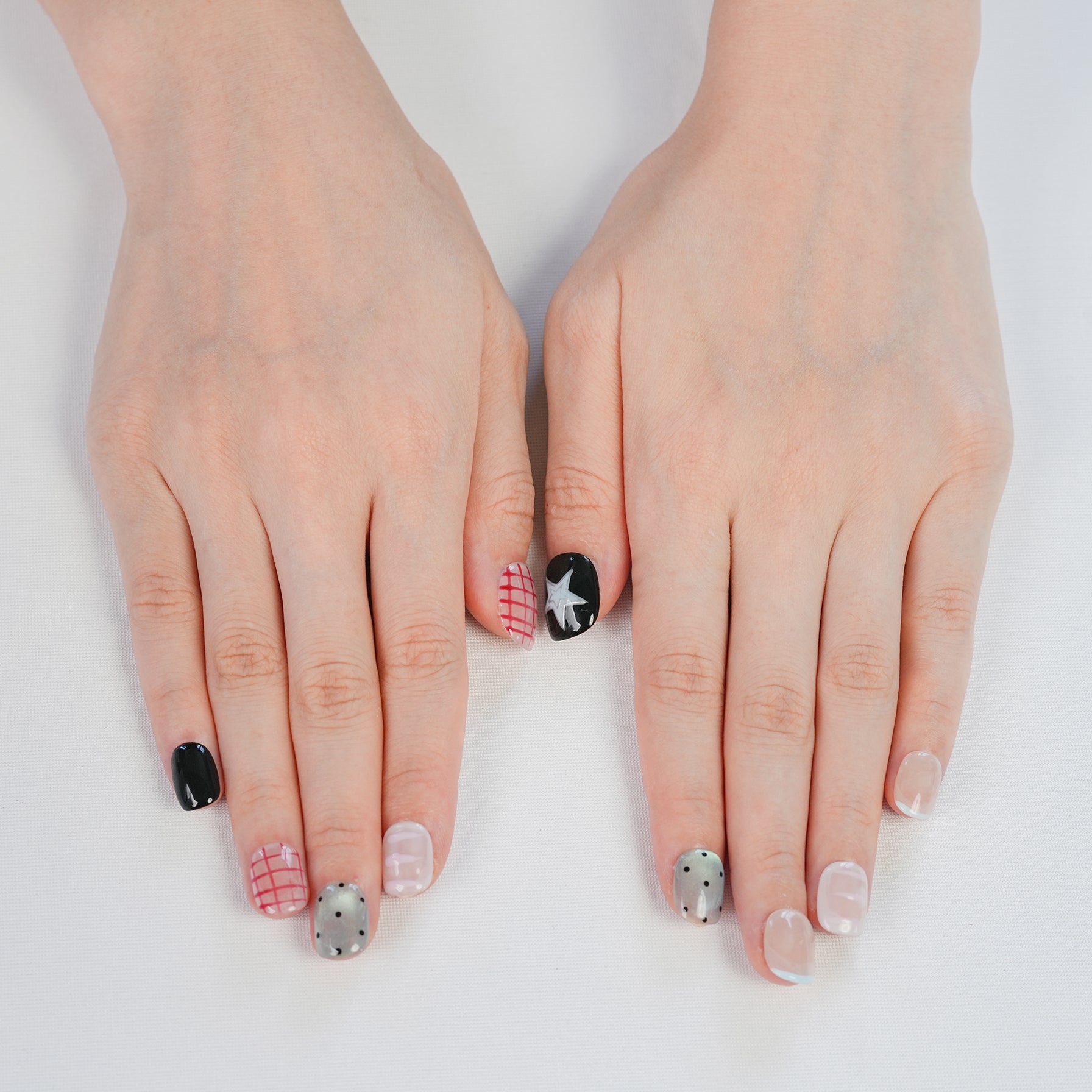 Fasnails Uñas Postizas Press On de Estrellas y Cuadros Uñas Cuadradas Cortas Negro y Rojo Diseños Asimétricos de Gato Estilo Y2K Indie Elegantes Uñas Falsas Reutilizables de Gel para Mujeres Kit con Pegamento