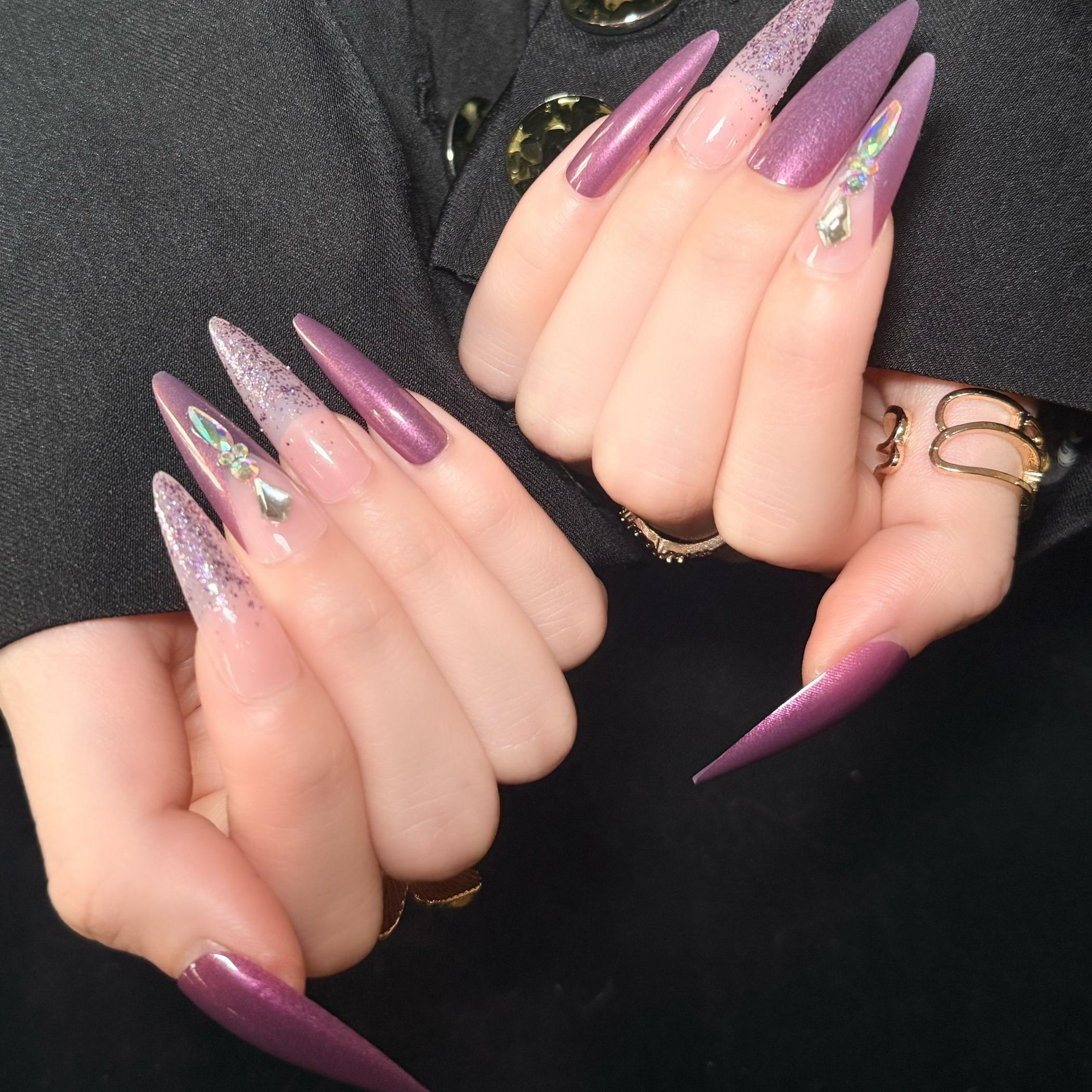 Uñas Press-On Artesanales de Lujo Galaxia Púrpura | Diseño Stiletto con Cristales 3D y Brillo | Set de 30 Piezas con 3 Planillas de Gelatina | Reutilizables de ABS