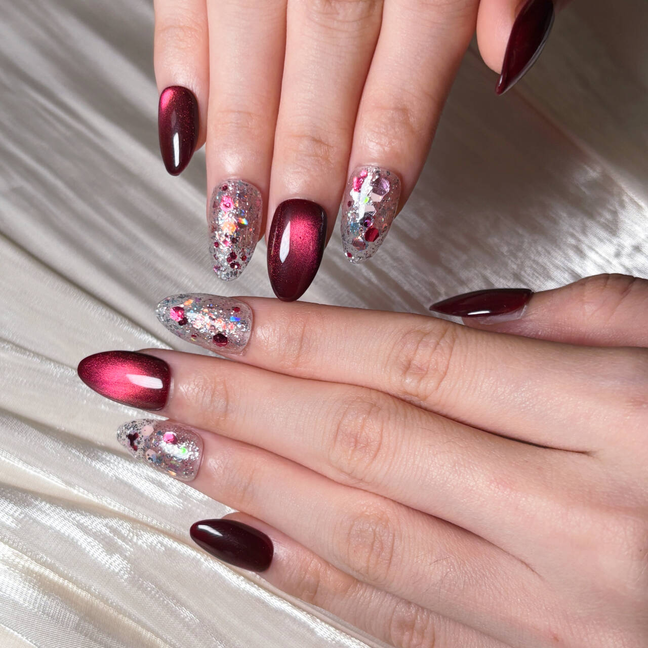 FASNAILS F73 Uñas Postizas Press On Artesanales Ojo de Gato Color Vino Uñas Almendradas Diseños Elegantes con Glitter y Lentejuelas Brillantes Efecto Piel Blanca Uñas Falsas de Gel Kit con Tabs adhesivos para uñas