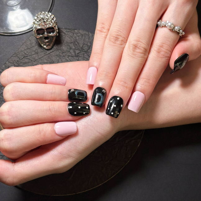 Fasnails F31 Uñas Postizas Press On de Galaxia y Planetas Uñas Cuadradas Cortas Negro y Rosa Pastel Diseños de Luna Luna Nueva Ojo de Gato Lunares Estilo Y2K Grunge Elegantes Uñas Falsas de Gel Kit con Tabs adhesivos para uñas