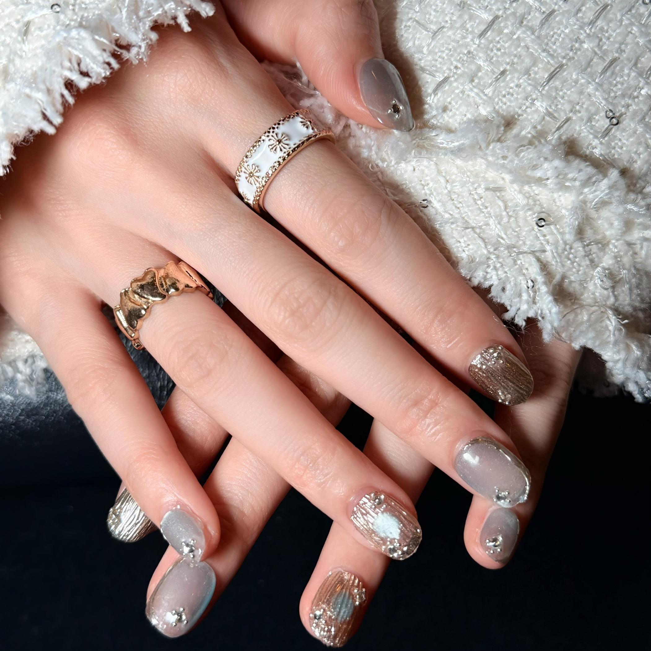 Uñas Press-On Artesanales Ojo de Gato Plateado | Diseño de Lujo Metal Líquido | Set de 24 Piezas con Pegamento de Gelatina | Estilo Y2K Reutilizables