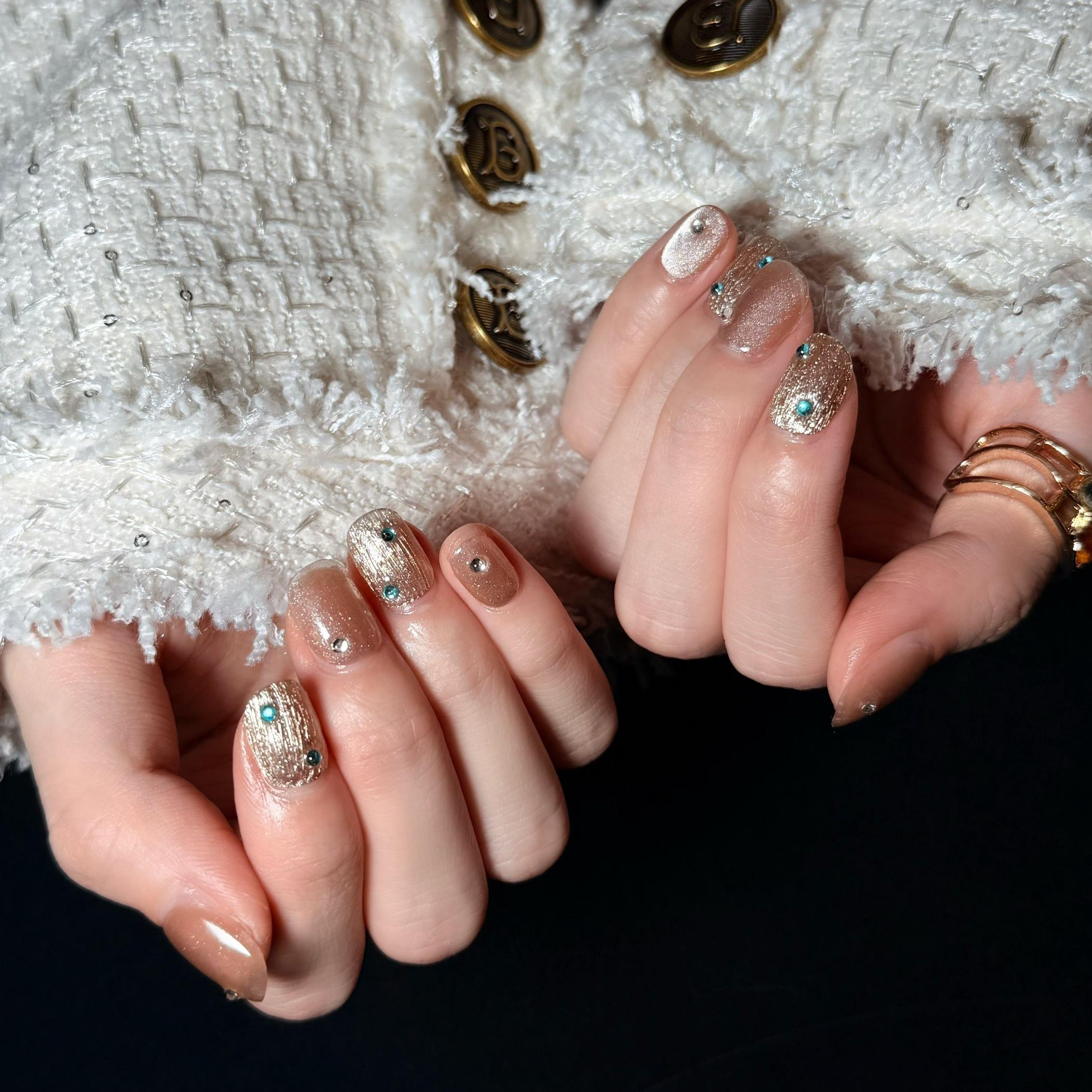 Uñas Press-On Artesanales Ojo de Gato Oro Champaña | Diseño de Lujo Plata Cepillada | Set de 24 Piezas con Pegamento de Gelatina | Elegantes y Reutilizables