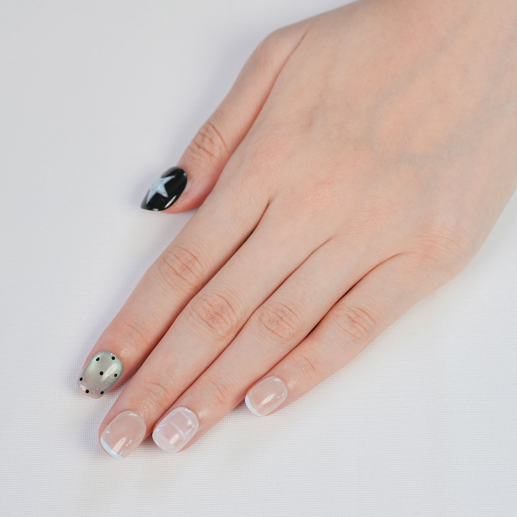 Fasnails Uñas Postizas Press On de Estrellas y Cuadros Uñas Cuadradas Cortas Negro y Rojo Diseños Asimétricos de Gato Estilo Y2K Indie Elegantes Uñas Falsas Reutilizables de Gel para Mujeres Kit con Pegamento
