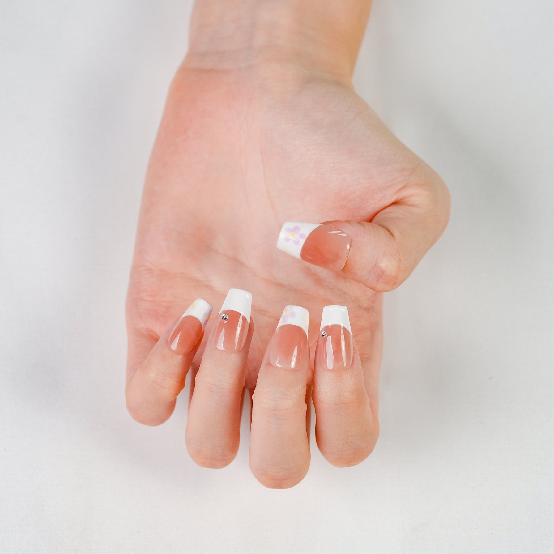 Fasnails Uñas Postizas Press On Manicura Francesa con Flores Diseños de Primavera Uñas Coffin Cuadradas Nude y Blanco con Pedrería Brilhante Uñas Falsas Reutilizables Efecto Gel para Mujeres Kit de Manicura Diario