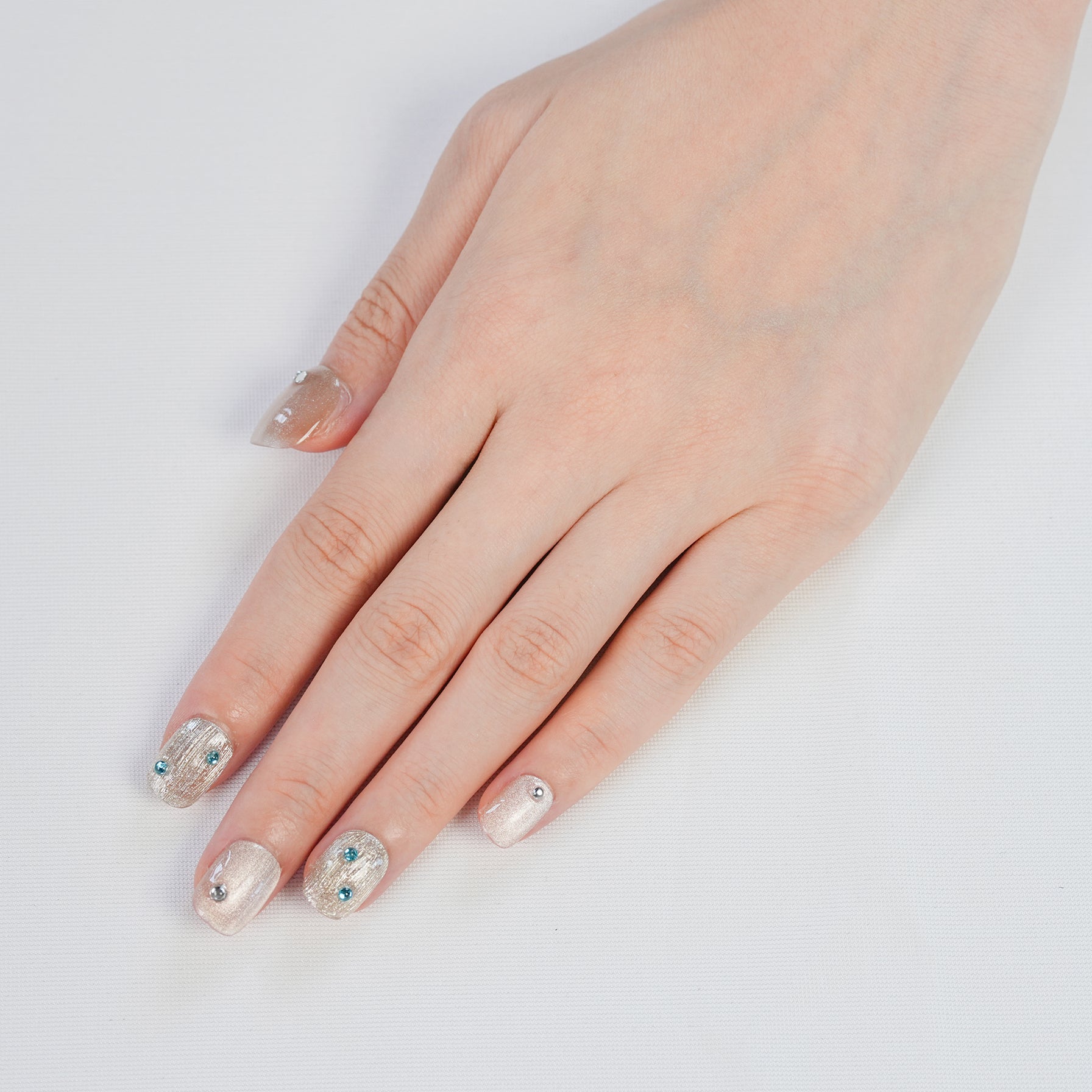 Fasnails Uñas Postizas Press On de Lujo Oro Champaña Uñas Cuadradas Cortas con Efecto Magnético Hilo Metálico y Pedrería Azul Brillo Espejo Elegantes Uñas Falsas Reutilizables de Gel para Mujeres Kit con Pegamento