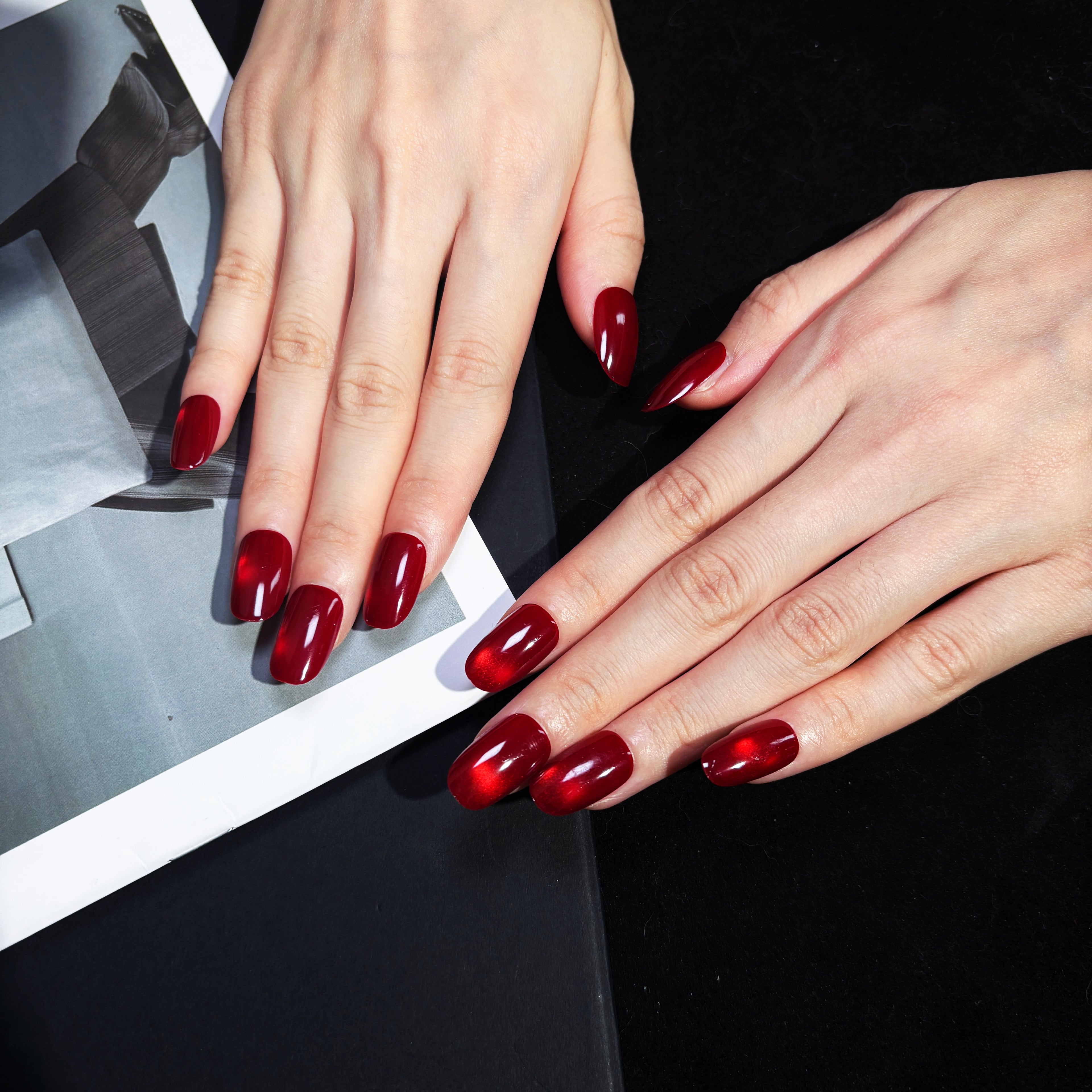 FASNAILS J21 - Kit de 24 Uñas Postizas Reutilizables de Premium ABS en Rojo Carmesí Glaseado Clásico, Manicura Instantánea, Tallas Variadas para un Ajuste Perfecto y Duradero, Cortas Cuadradas