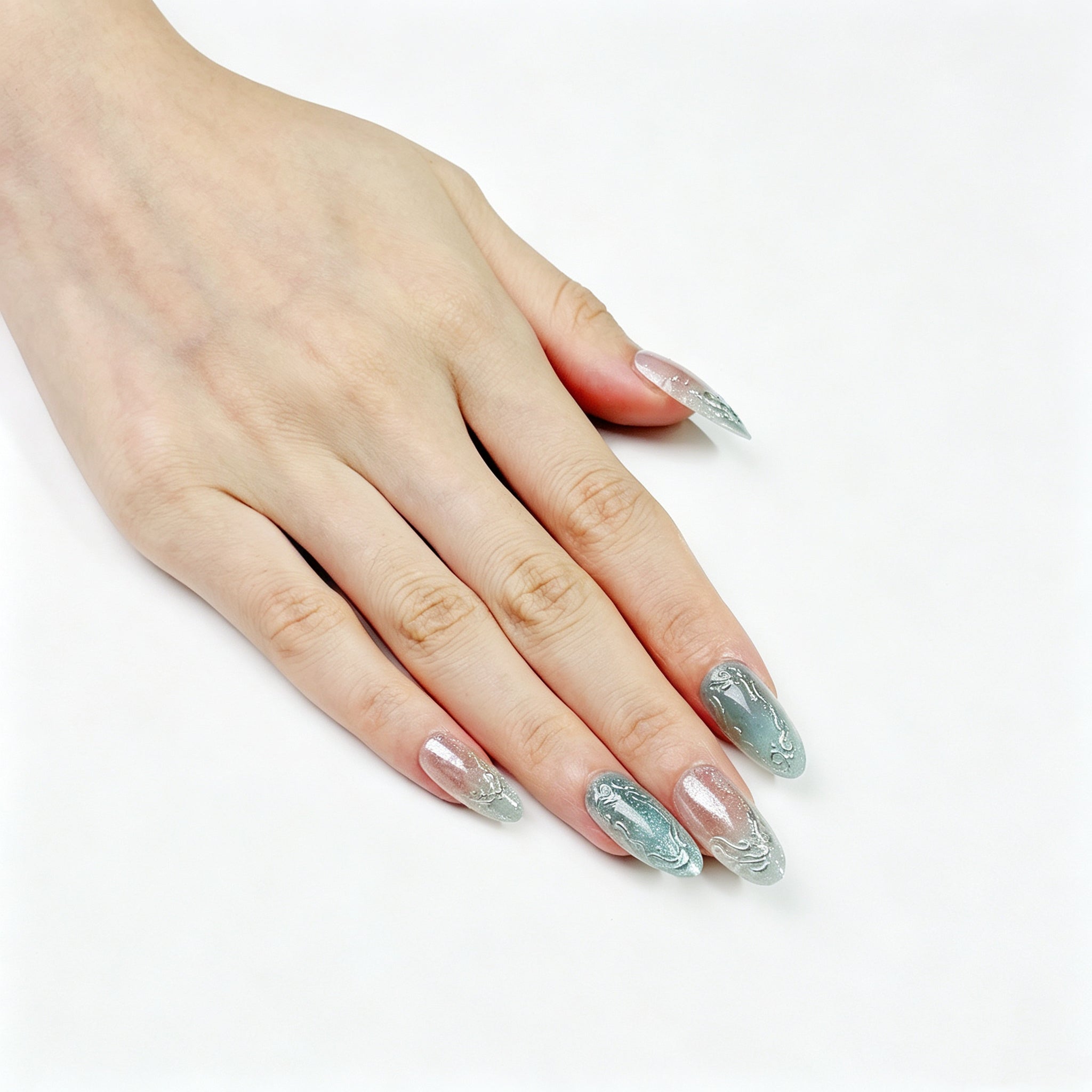 FASNAILS J06 Uñas Postizas Reutilizables de Almendra con Efecto de Metal Líquido 3D, Uñas Press On Plateadas y Azul Glacial con Brillo de Diamante, Kit de Manicura Rápida Futurista Y2K en Minutos, Incluye 24 Piezas en 3 Tamaños Diferentes