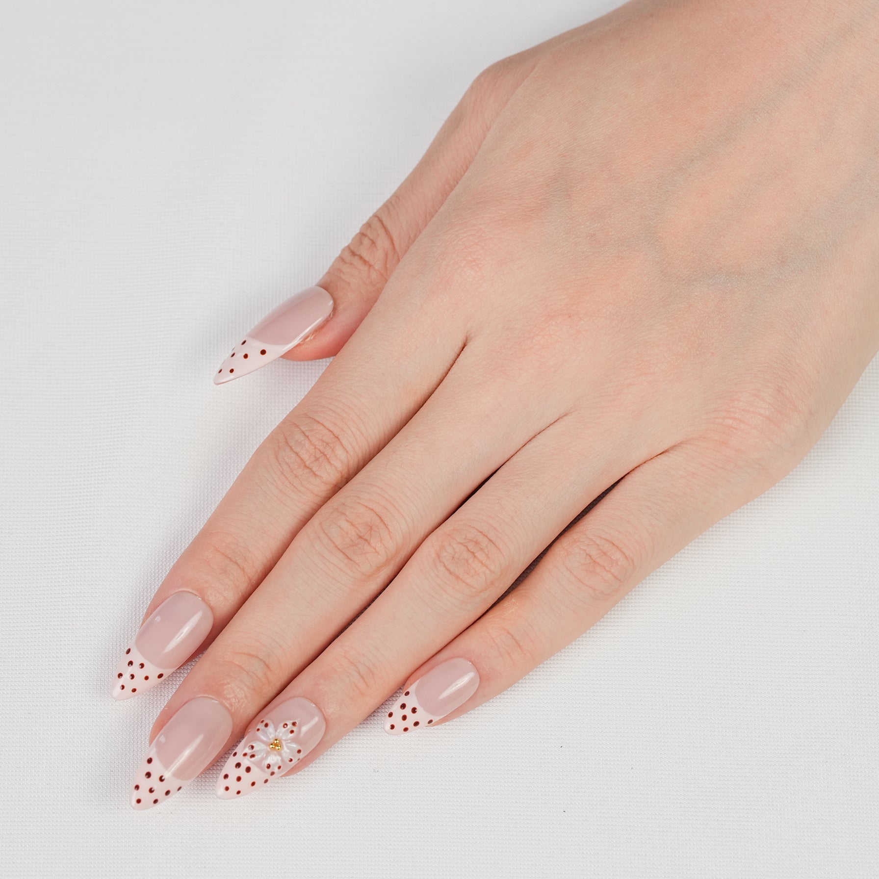Fasnails Uñas Postizas Press On Manicura Francesa con Flores 3D y Lunares Uñas Almendradas Stiletto Nude Elegantes Estilo Coquette Uñas Falsas Reutilizables de Gel para Mujeres Uso Diario Kit de Manicura con Pegamento