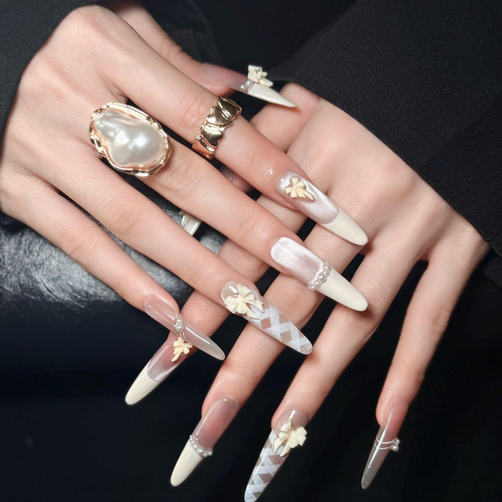 Uñas Press-On Artesanales de Lujo con Moños y Perlas 3D | Diseño Francés Vintage Ojo de Gato | Set de 10 Piezas con Pegamento de Gelatina | Extra Largas y Reutilizables