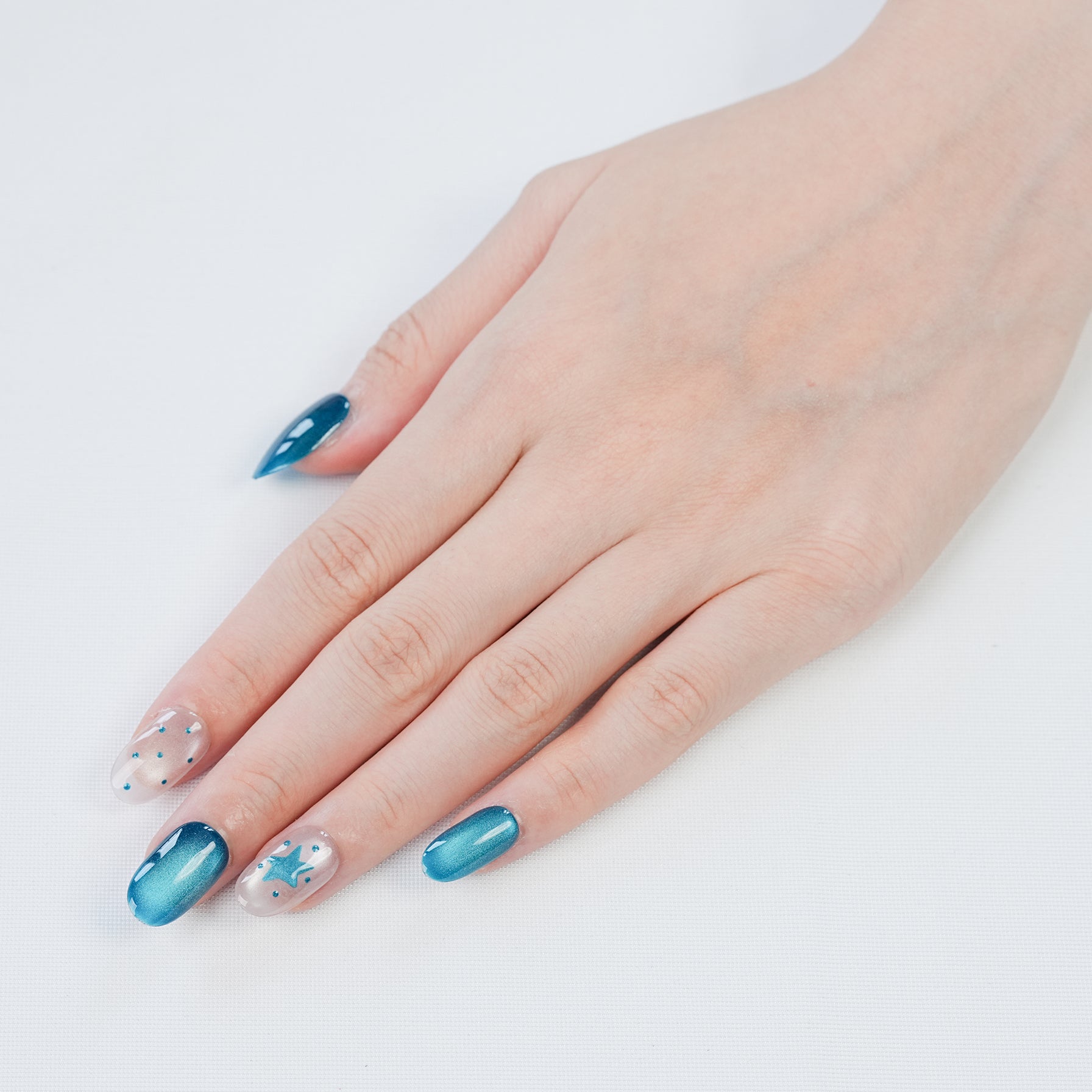 Fasnails Uñas Postizas Press On Ojo de Gato Azul Océano Uñas Almendradas Stiletto con Diseños de Estrellas y Brillos Elegantes Uñas Falsas Reutilizables de Gel Estilo Y2K Mágicas para Mujeres Kit con Pegamento