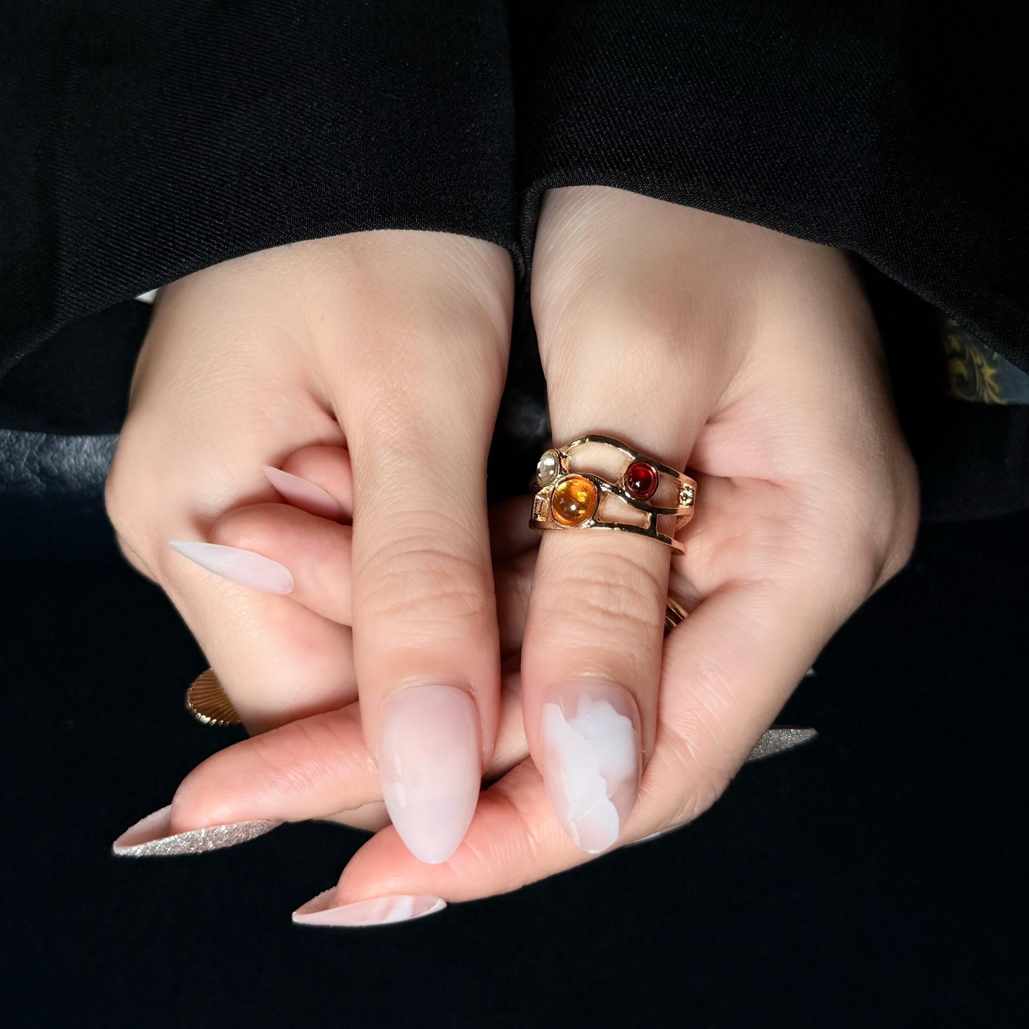 Uñas Press-On Artesanales Nude Jaspeado y Brillo | Elegante Forma Almendrada | Set de 24 Piezas con 2 Planillas de Gelatina | Reutilizables de Lujo