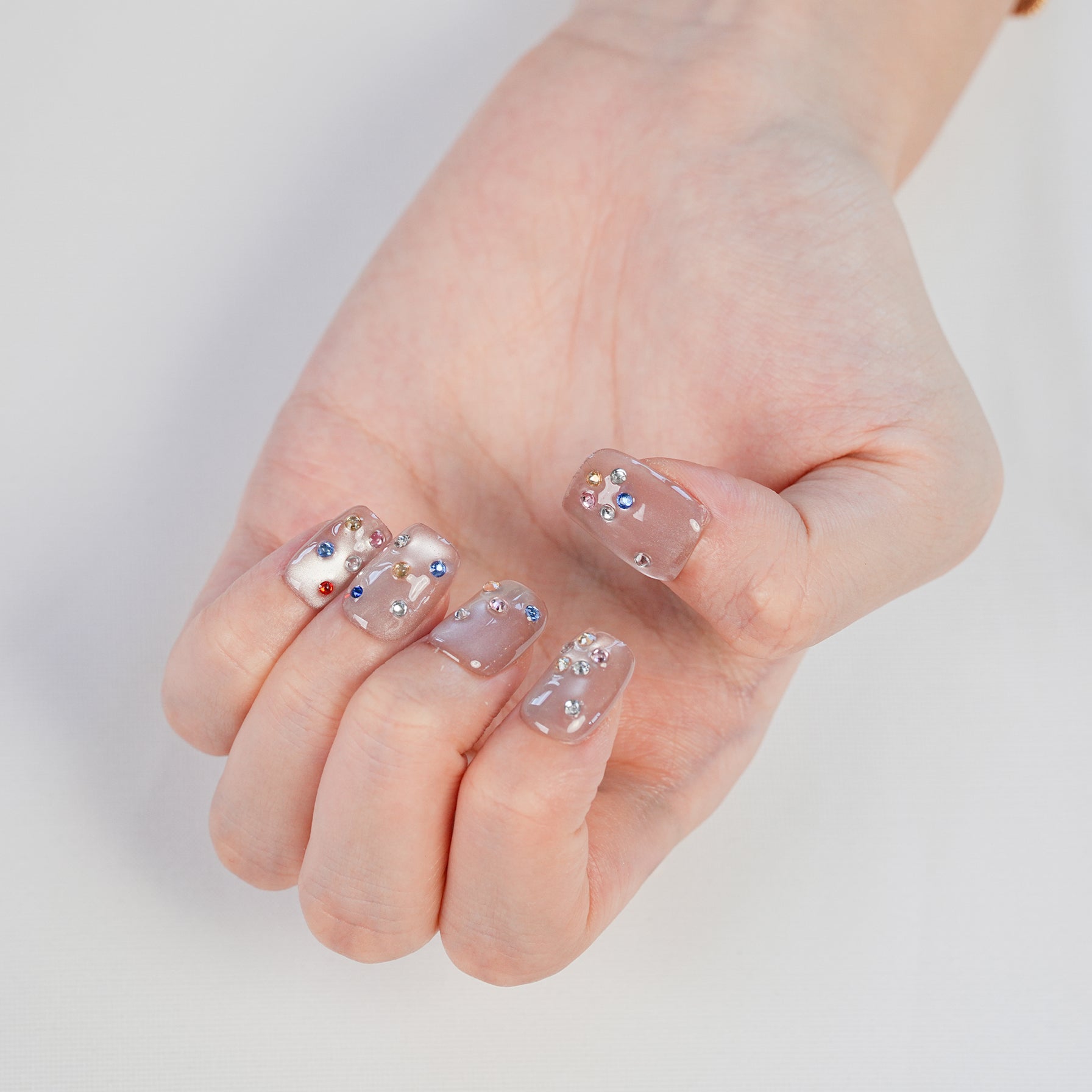 FASNAILS Uñas Press-On Elegantes Efecto Cristal Translúcido y Diamantes 3D Forma Almendra Larga Estilizadora Kit Completo Reutilizable Diseño Exclusivo y Cómodo para Cualquier Ocasión