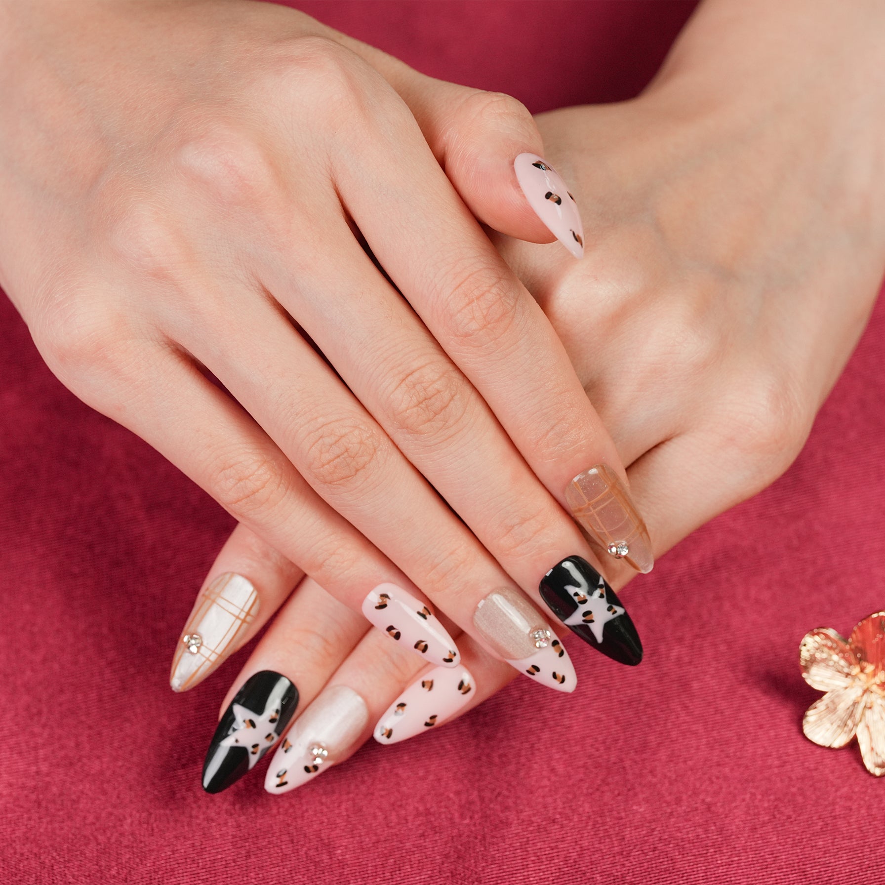 Fasnails Uñas Postizas Press On de Leopardo Rosa Uñas Almendradas Stiletto Diseños de Estrellas y Cuadros Estilo Y2K Punk Negro y Nude Elegantes Uñas Falsas Reutilizables de Gel para Mujeres Kit de Manicura con Pegamento