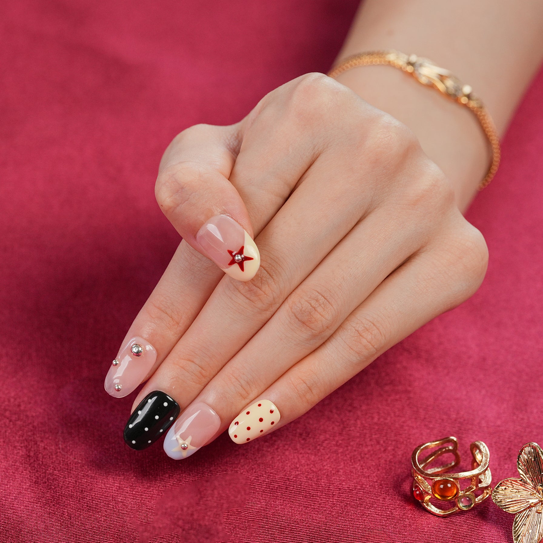 Fasnails Uñas Postizas Press On con Lunares y Estrellas Uñas Almendradas Cortas Negro y Amarillo Pastel Diseños Combinados Estilo Y2K Indie Elegantes Uñas Falsas Reutilizables de Gel para Mujeres Kit con Pegamento