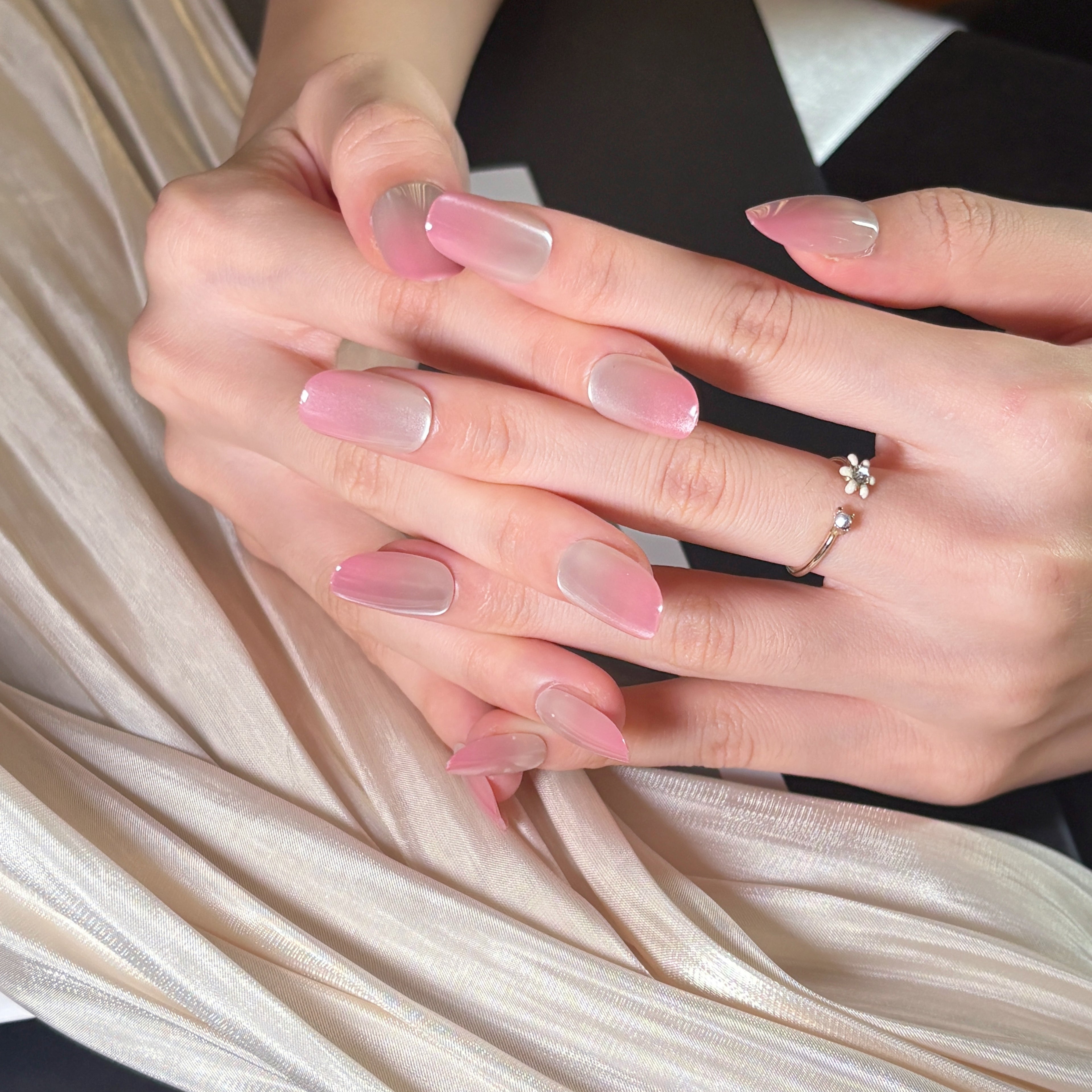 FASNAILS J15 - Kit de 24 Uñas Postizas Reutilizables de Premium ABS con Gradiente Rosa Clean Girl y Efecto Transparente Natural, Manicura Instantánea en Minutos, Tallas Variadas para un Ajuste Perfecto