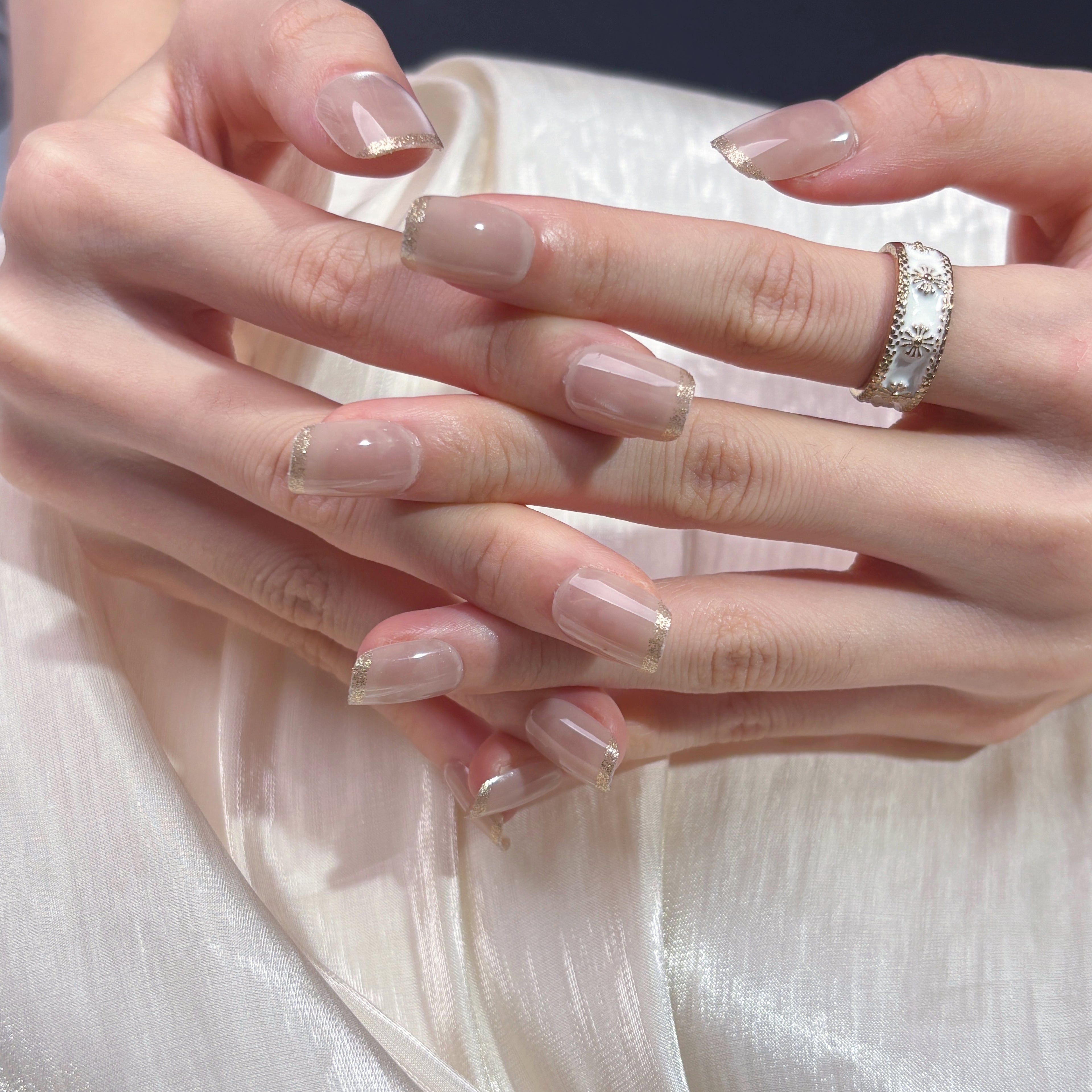 FASNAILS J22 Uñas Postizas Reutilizables Cortas Cuadradas en Tono Nude Translúcido Natural, Uñas Press On Glaseadas con Micro Francesa de Brillo Elegante, Kit de Manicura Rápida Clean Girl, Incluye 24 Piezas en 3 Tamaños
