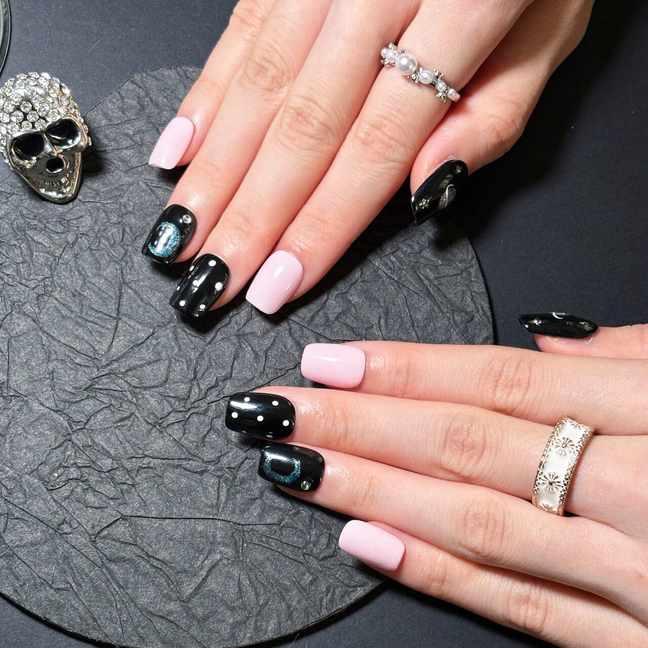 Fasnails F31 Uñas Postizas Press On de Galaxia y Planetas Uñas Cuadradas Cortas Negro y Rosa Pastel Diseños de Luna Luna Nueva Ojo de Gato Lunares Estilo Y2K Grunge Elegantes Uñas Falsas de Gel Kit con Tabs adhesivos para uñas