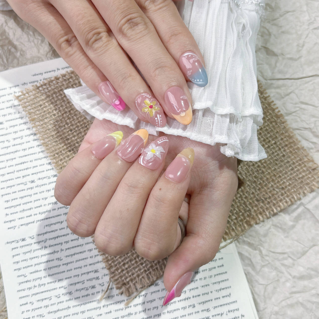 FASNAILS F52 Uñas Postizas Press On Artesanales Almendradas Medio con Flores 3D de Relieve Diseños de Manicura Francesa de Colores Pastel Estilo Cottagecore Gel Kit Tabs adhesivos para uñas