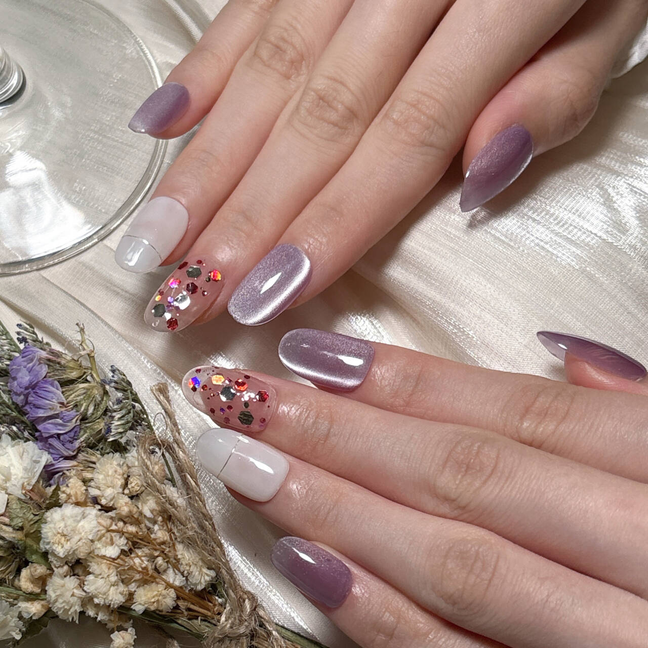 FASNAILS F66 Uñas Postizas Press On Artesanales Ojo de Gato Morado Uñas Cuadradas Cortas con Diseños de Glitter Brillante y Manicura Francesa Minimalista Elegantes Uñas Falsas de Gel Kit con Tabs adhesivos para uñas