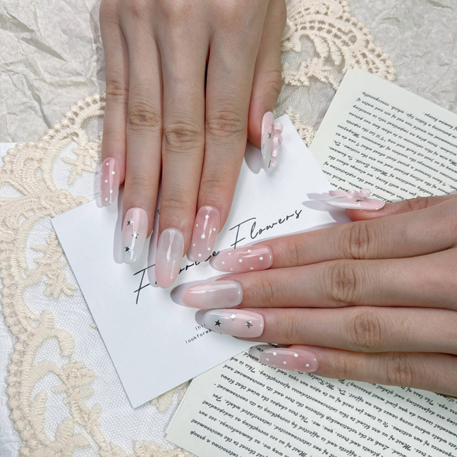 FASNAILS F56 Uñas Postizas Press On Artesanales con Moño 3D Uñas Almendradas Efecto Rubor Rosa con Diseños de Estrellas Plata y Lunares Elegantes Uñas Falsas de Gel Estilo Coquette para Mujeres Kit con Tabs adhesivos para uñas