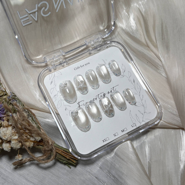 FASNAILS F64 Uñas Postizas Press On de Sirena con Ojo de Gato Uñas Cuadradas Cortas Diseños de Estrella de Mar 3D Perlas y Brillos Plateados Elegantes Uñas Falsas de Gel Estilo Mermaidcore Kit con Tabs adhesivos para uñas