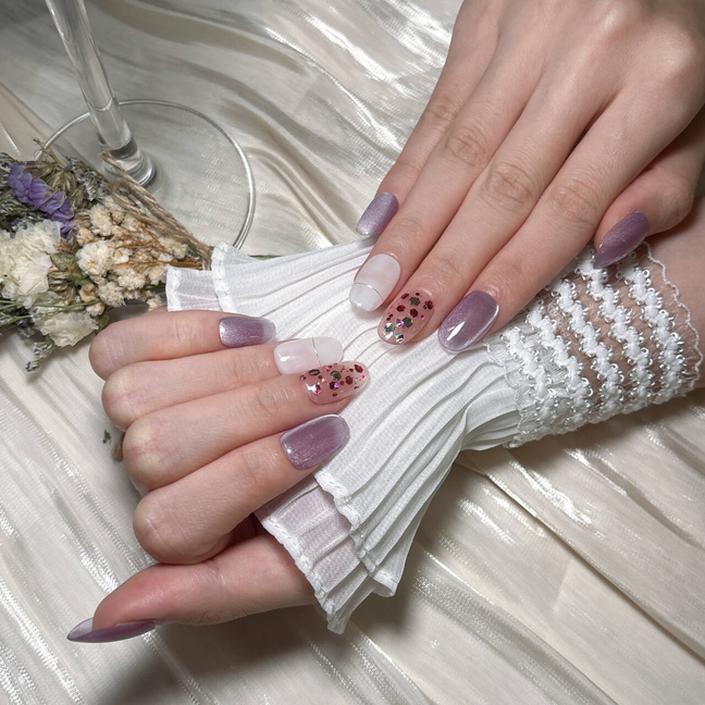 FASNAILS F66 Uñas Postizas Press On Artesanales Ojo de Gato Morado Uñas Cuadradas Cortas con Diseños de Glitter Brillante y Manicura Francesa Minimalista Elegantes Uñas Falsas de Gel Kit con Tabs adhesivos para uñas