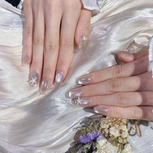 FASNAILS F64 Uñas Postizas Press On de Sirena con Ojo de Gato Uñas Cuadradas Cortas Diseños de Estrella de Mar 3D Perlas y Brillos Plateados Elegantes Uñas Falsas de Gel Estilo Mermaidcore Kit con Tabs adhesivos para uñas
